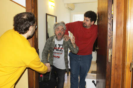 Fermo! Dobbiamo prendere...