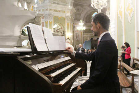 Non sparate sull'organista!
